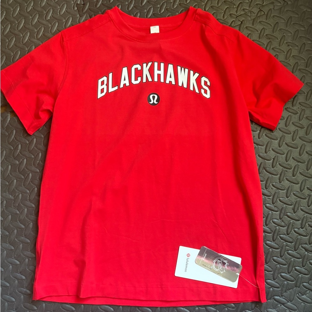 Lululemon Chicago Blackhawks Tshirt NWT